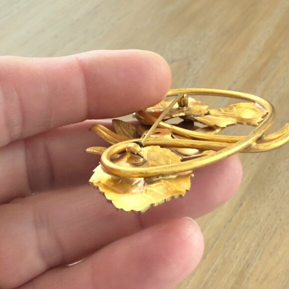 Vintage Gold Tone Metal Floral Leaf Brooch Pin Red Stone Statement Curved - Picture 6 of 9